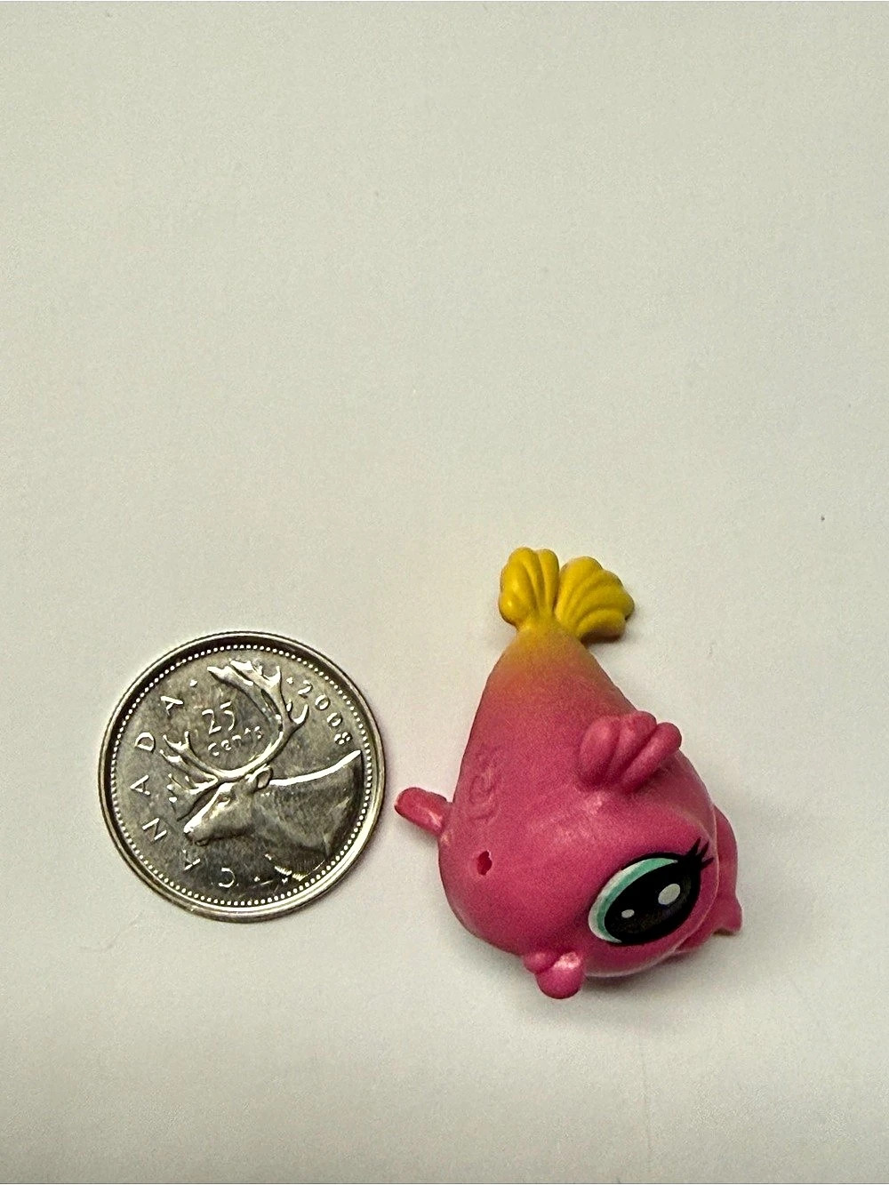 Mini LPS Pink And Yellow Fish With Teal Eyes Littlest Pet Shop Hasbro